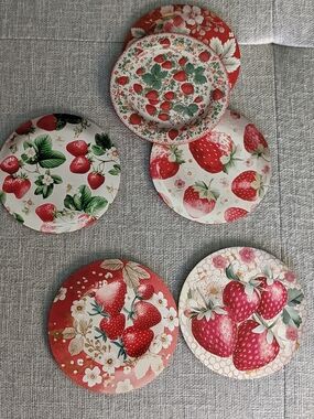 SALE 3 ITEMS FOR 20$Strawberry Decorative Salad/Dessert Plates - Set of 6